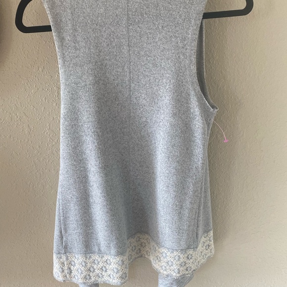 Cozy & Lightweight Vest - Picture 5 of 7